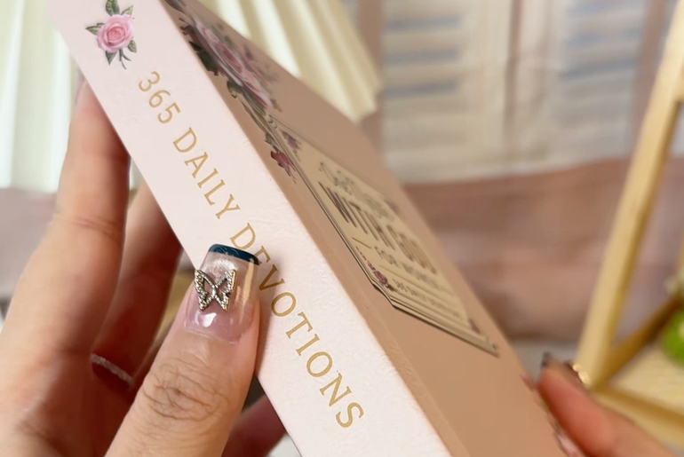 One Minute With God — 365 Daily Devotions for Women